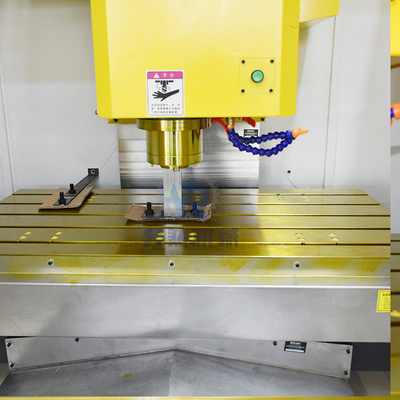 جهاز الحفر Fanuc Controller Vmc 4 محور مركز التجهيز العمودي الجديد VMC1370