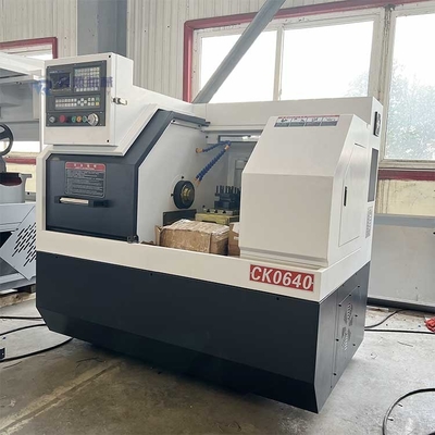 CK0640 آلة قطع الدوارة CNC الدوارة الأفقية ذاتية السرير المسطح