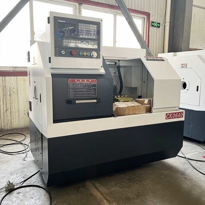CK0640 آلة قطع الدوارة CNC الدوارة الأفقية ذاتية السرير المسطح